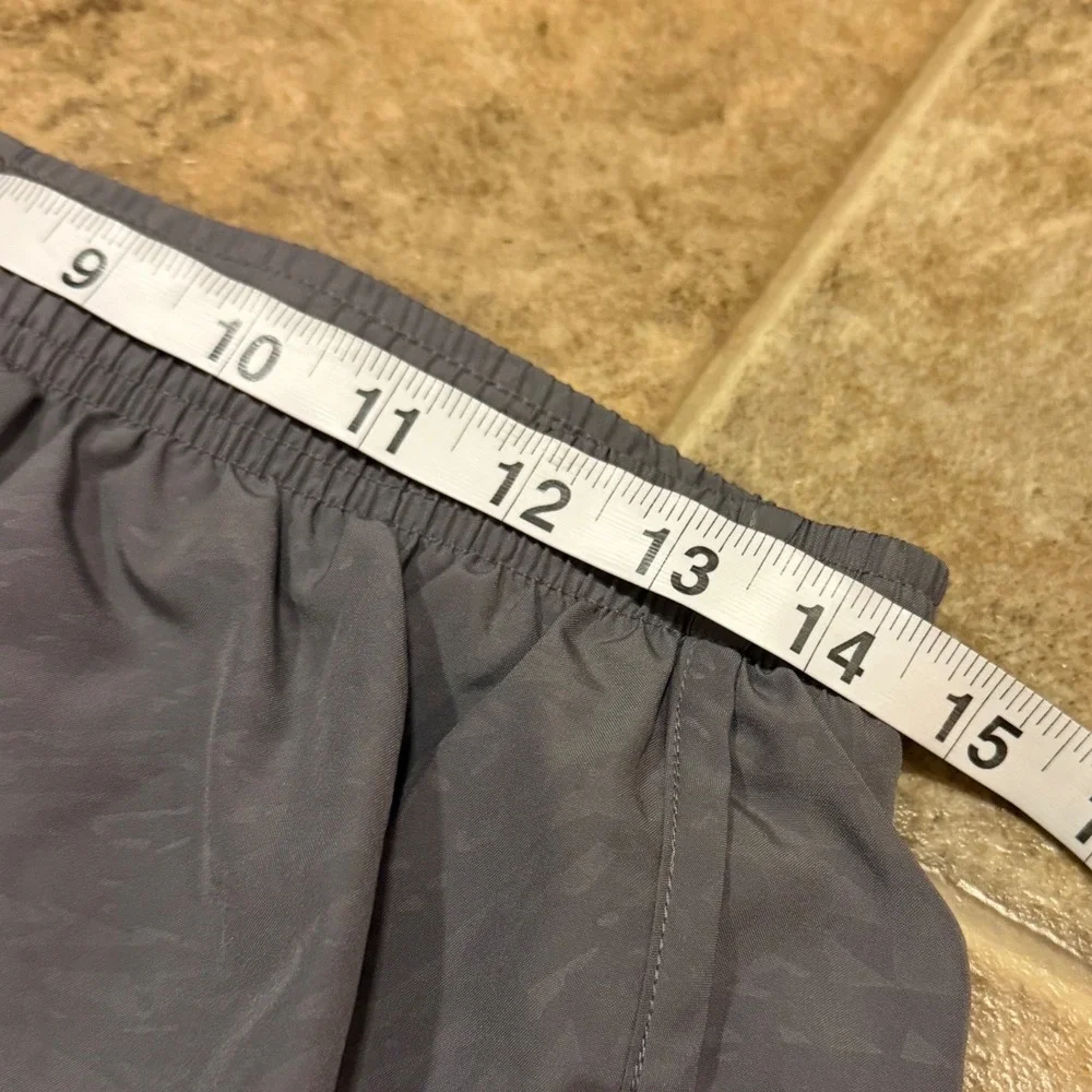 Nike Dri-FIT Womens‎ Medium Grey Geometric Running Shorts Mesh Panels Liner